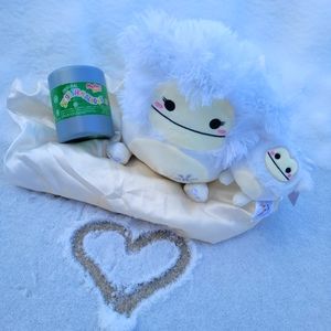 Ever the Bigfoot 8" squishmallow, matching clip & 1 mystery squad 2022 Capsule!